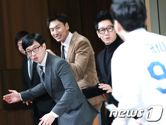 Đám cưới hội tụ toàn sao khủng: Lee Kwang Soo bỗng điển trai, Phạm Băng Băng Hàn Quốc bị mỹ nhân vô danh đè bẹp Đám cưới hội tụ toàn sao khủng: Lee Kwang Soo bỗng điển trai, Phạm Băng Băng Hàn Quốc bị mỹ nhân vô danh đè bẹp